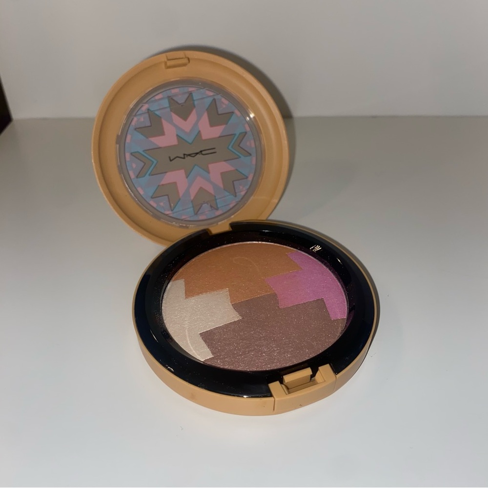 Mac vine tribe compact dunes at dusk